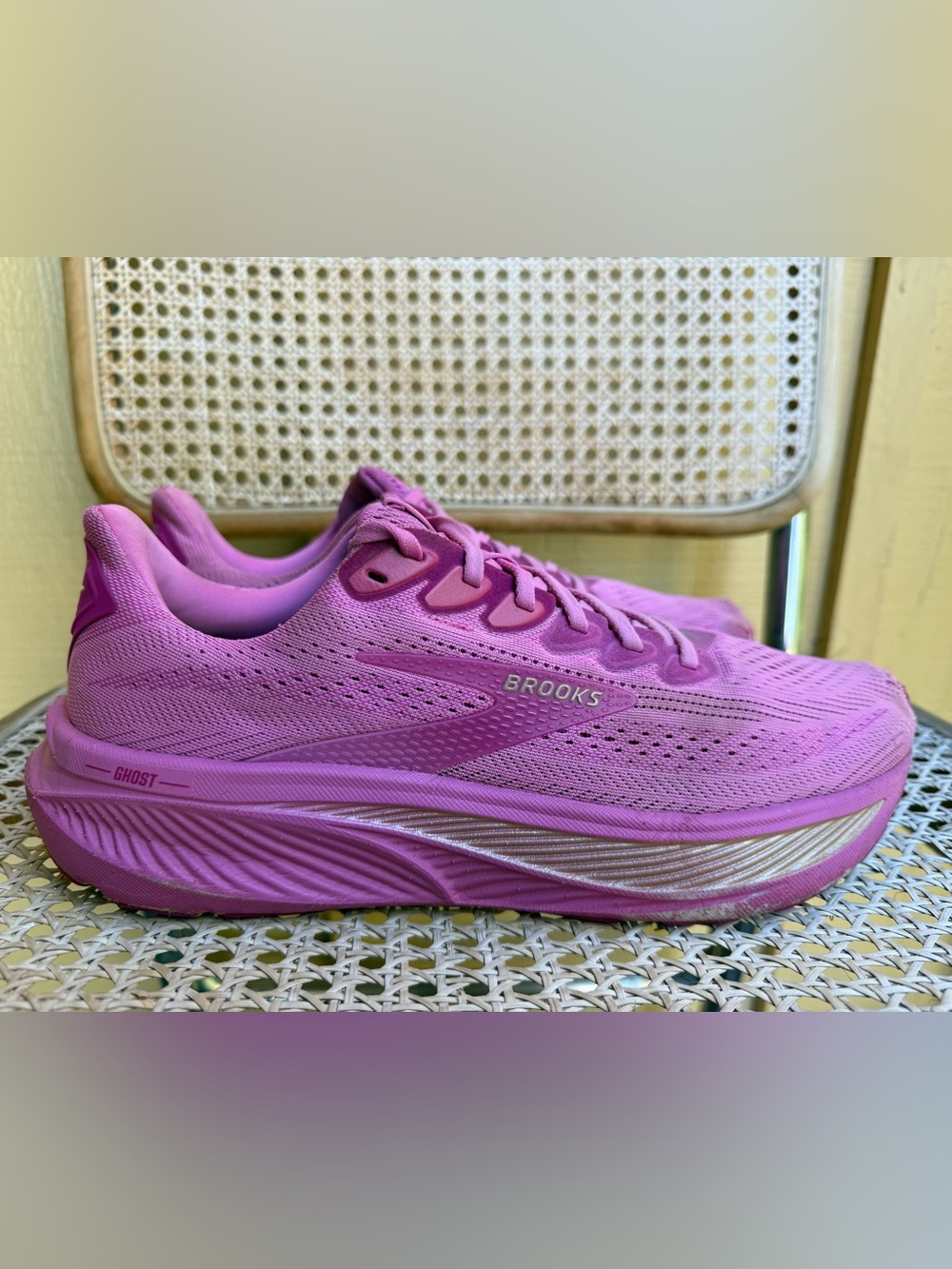 Brooks Ghost 17 Pink Fuchsia Gold Running Shoes Women’s size 11